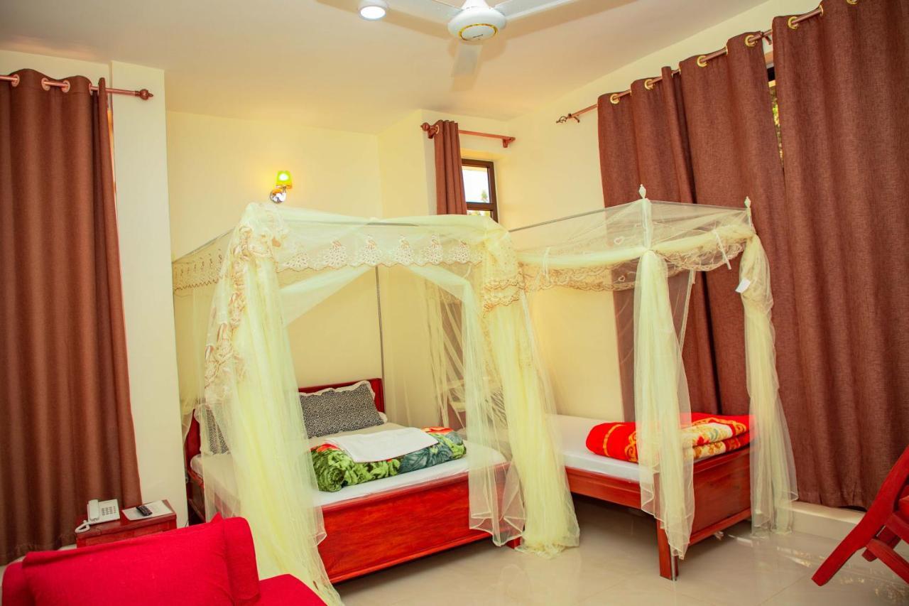 Africa Natural Tours - Kilimanjaro White House Hotel Moshi Zewnętrze zdjęcie