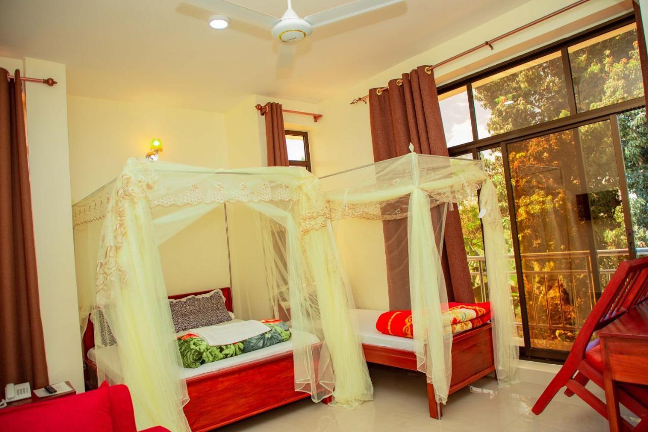 Africa Natural Tours - Kilimanjaro White House Hotel Moshi Zewnętrze zdjęcie