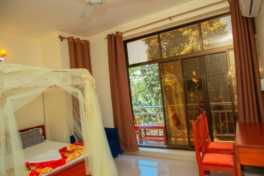 Africa Natural Tours - Kilimanjaro White House Hotel Moshi Zewnętrze zdjęcie
