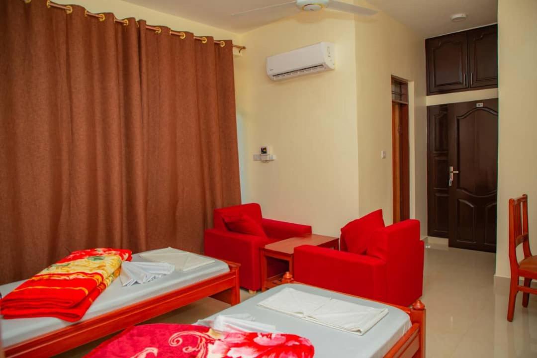 Africa Natural Tours - Kilimanjaro White House Hotel Moshi Zewnętrze zdjęcie