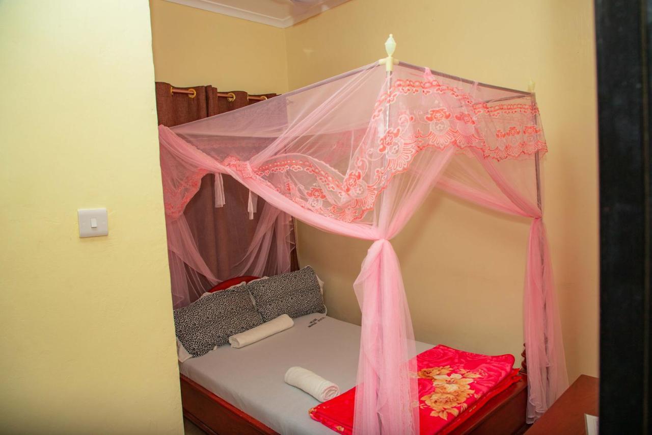 Africa Natural Tours - Kilimanjaro White House Hotel Moshi Zewnętrze zdjęcie