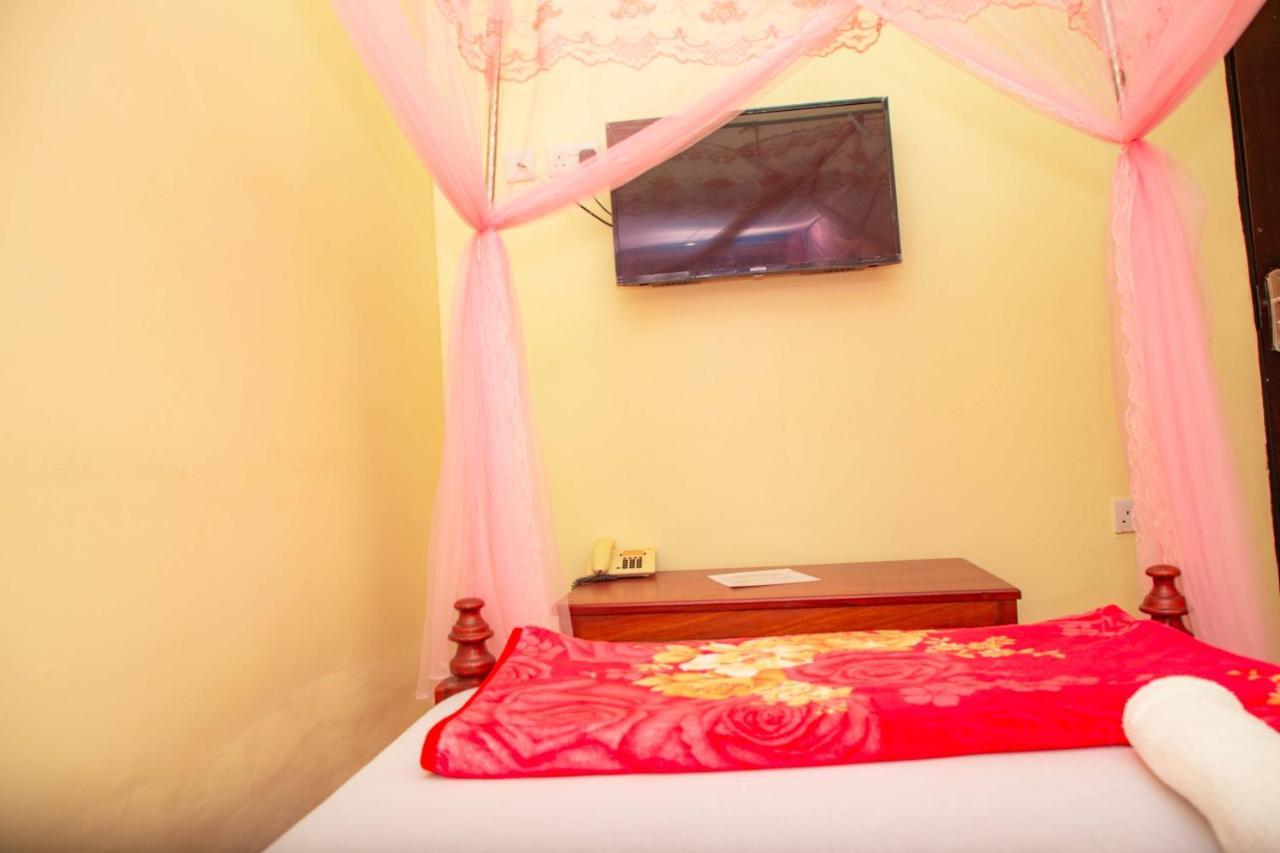 Africa Natural Tours - Kilimanjaro White House Hotel Moshi Zewnętrze zdjęcie